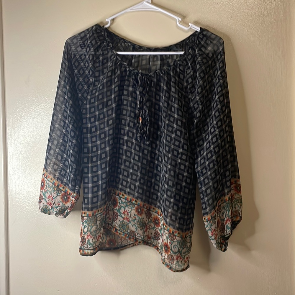 Women’s blouse size small great for fall